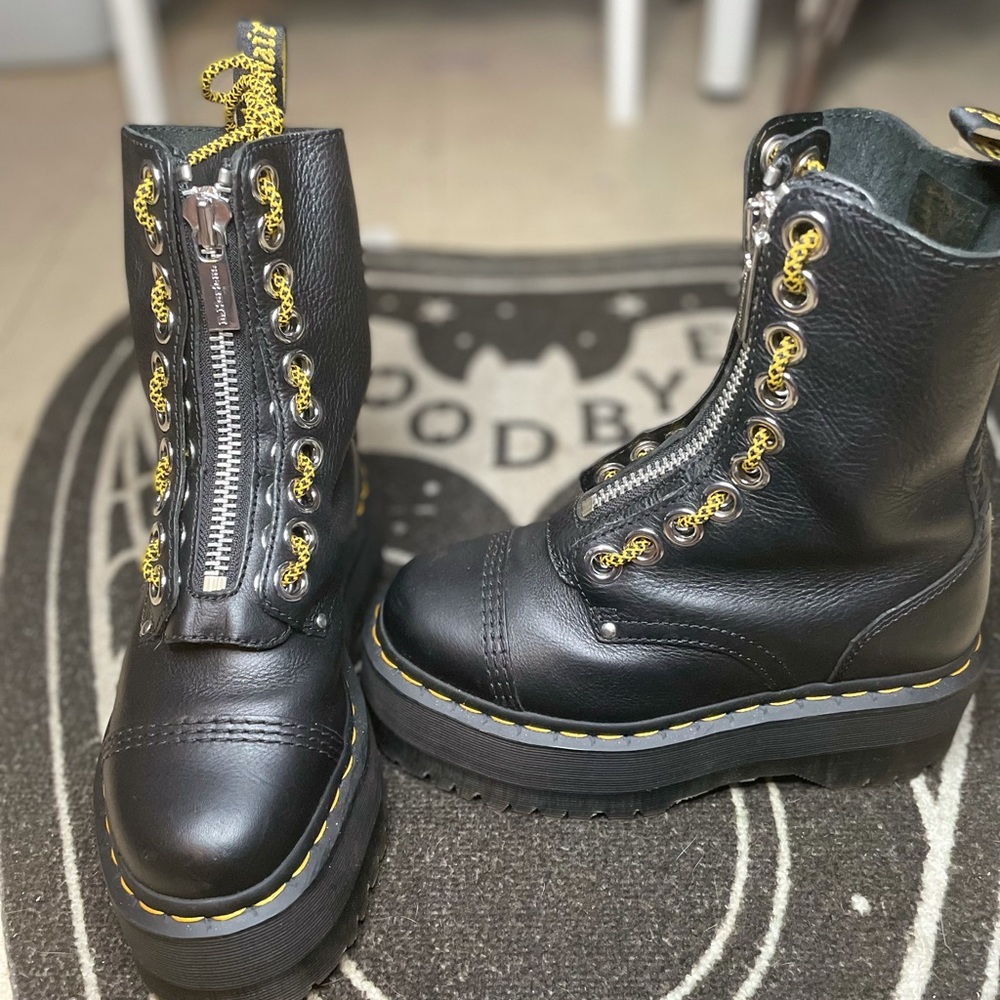 Dr Martens Sinclair Max UK3